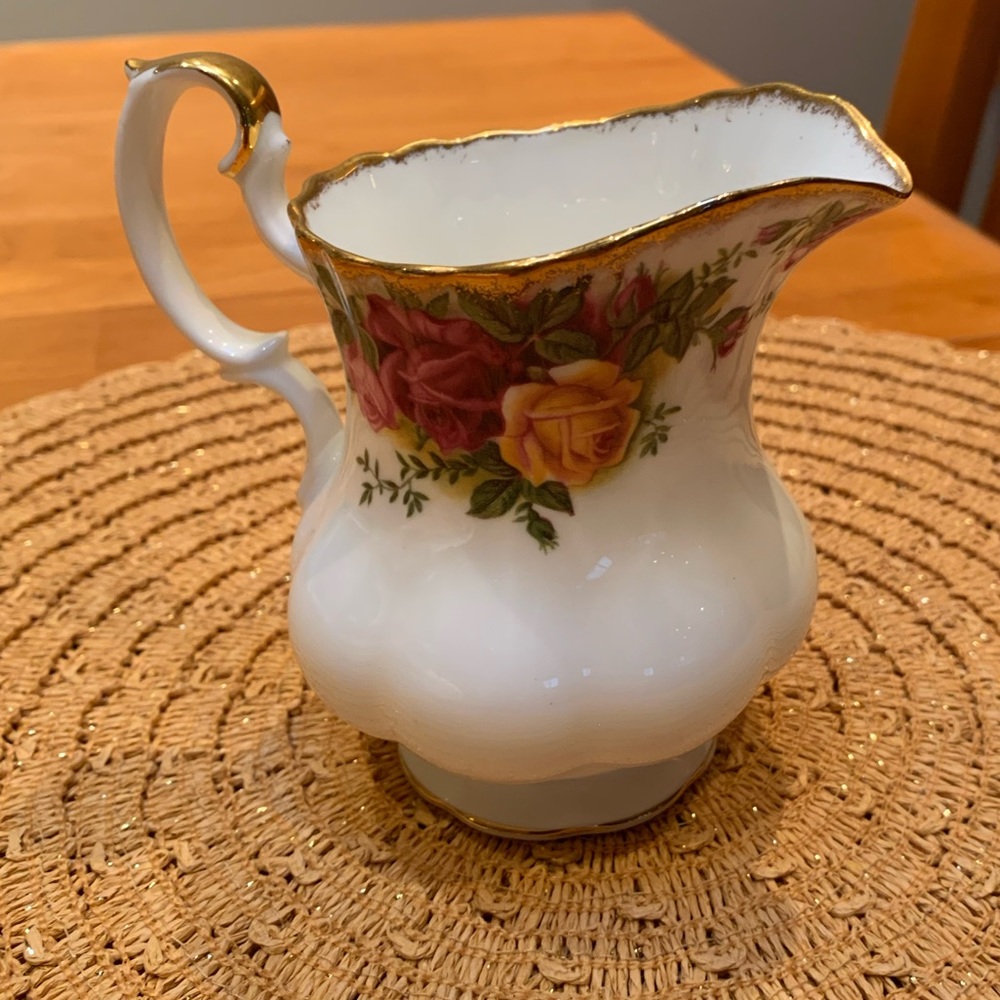 Old Country Roses Royal Albert LTD 1962 Bone China - England, Creamer - Picture 1 of 4